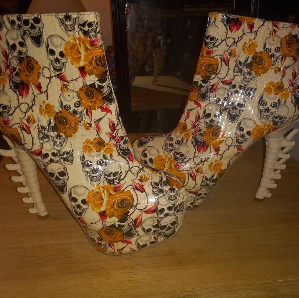 Scull candy heels